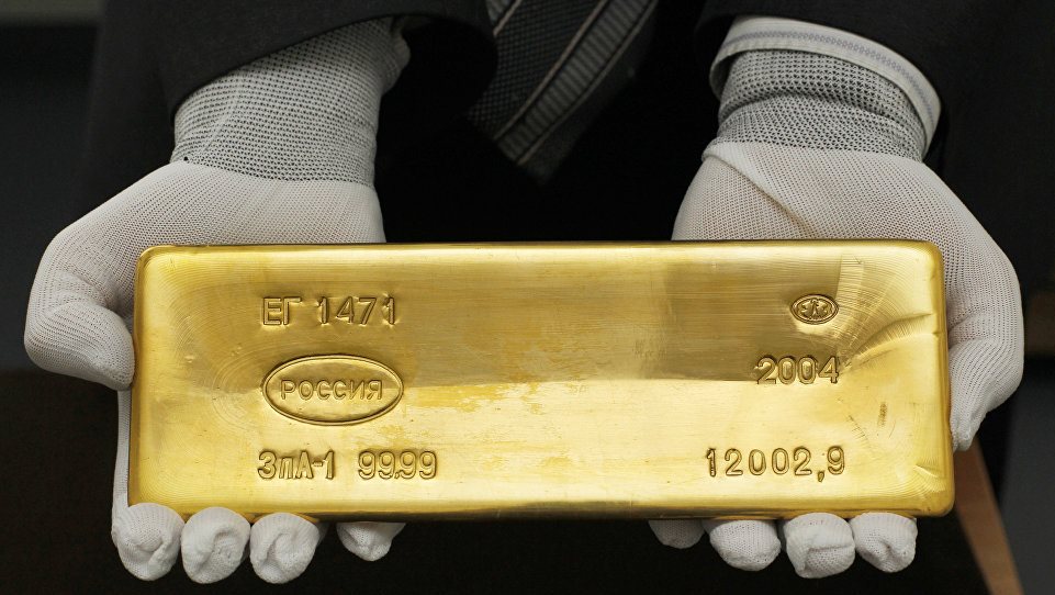 Россия что-то знает: мир гадает, почему она рекордно скупает золото